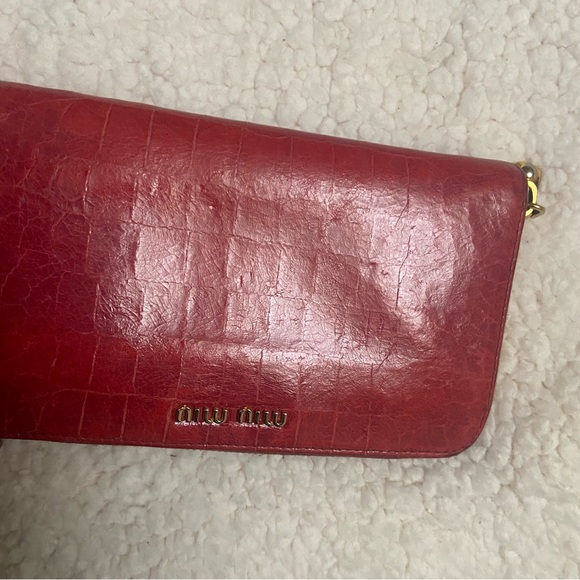 VGC MIU MIU CROC-EMBOSSED ZIP-AROUND WALLET - Picture 11 of 15